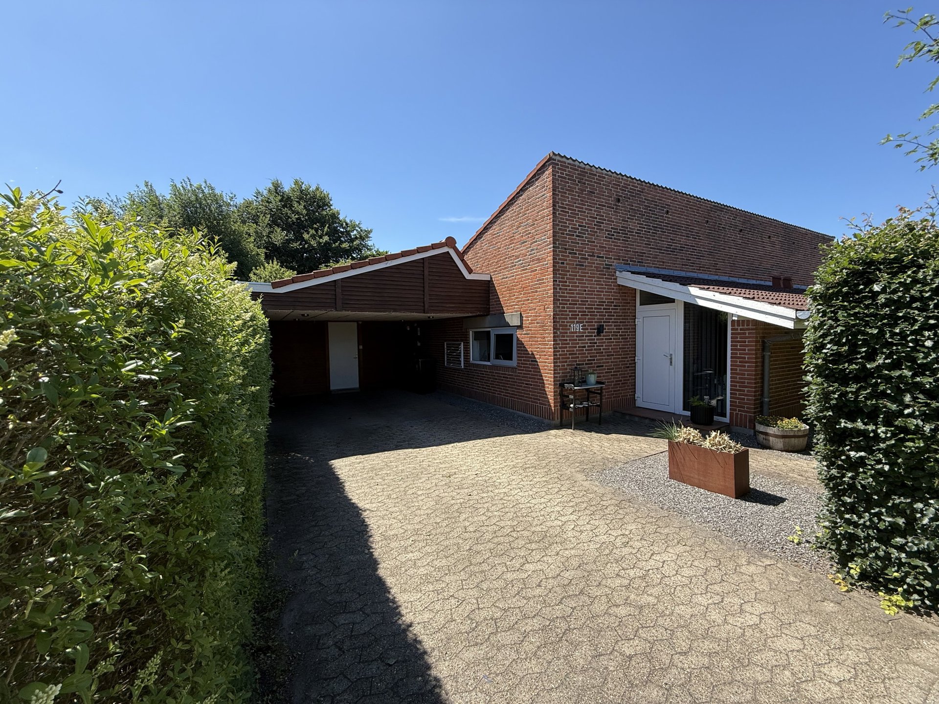 Arkitekttegnet villa på lukket vej 