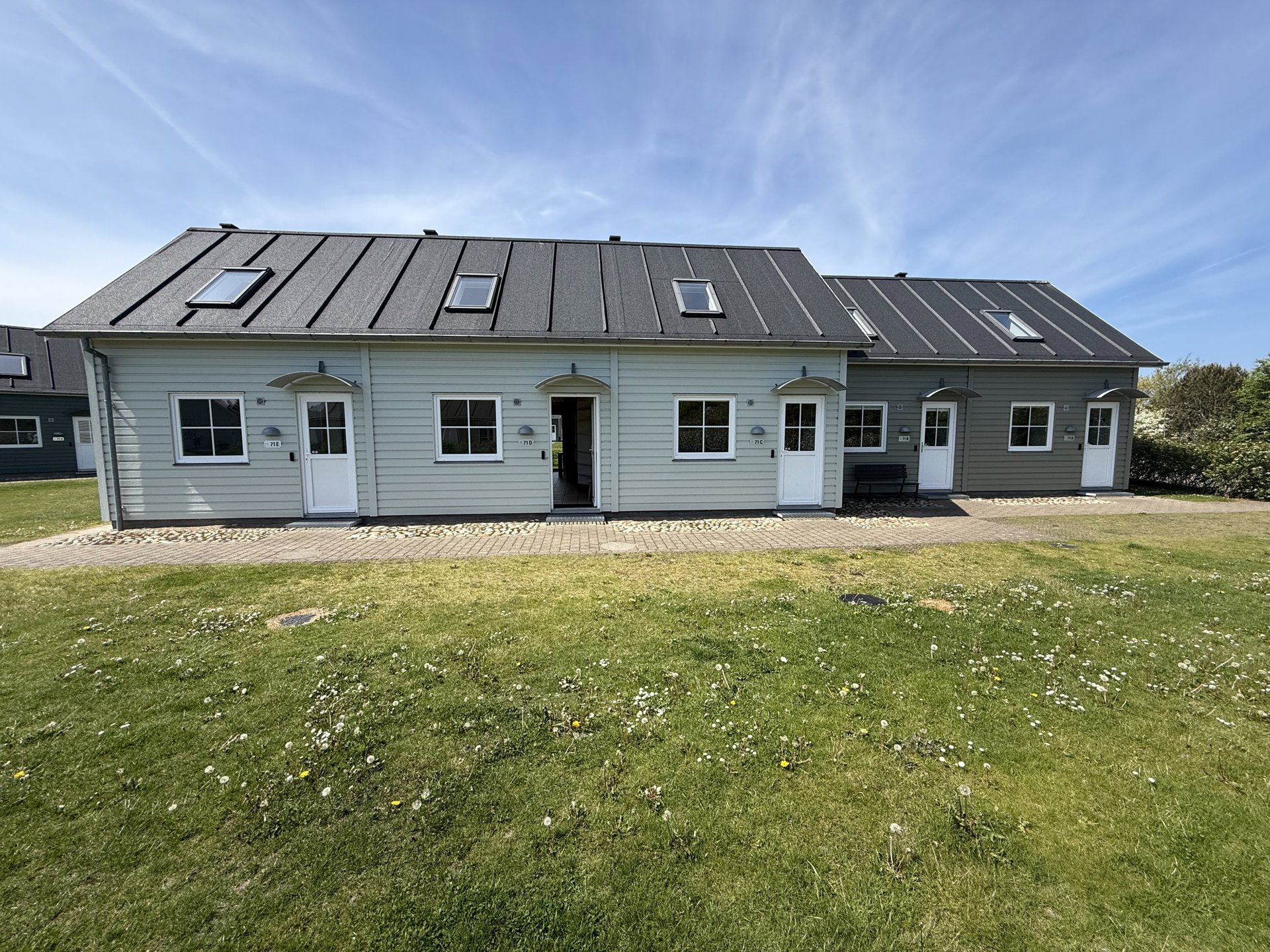 Indbydende fiskerhus med opdateret inventar i populære Lønne Feriepark